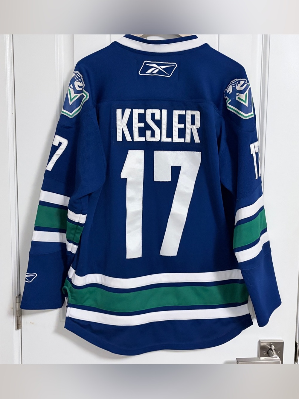Authentic Reebok Vancouver Canucks Ryan Kesler Stick In Rink Jersey Size Small